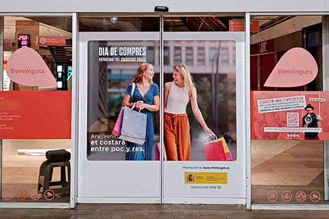Puertas rotuladas en vinilo impresión digital